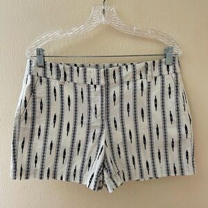 Anne Tailor Loft Tribal White and Black short Lightweight size 6